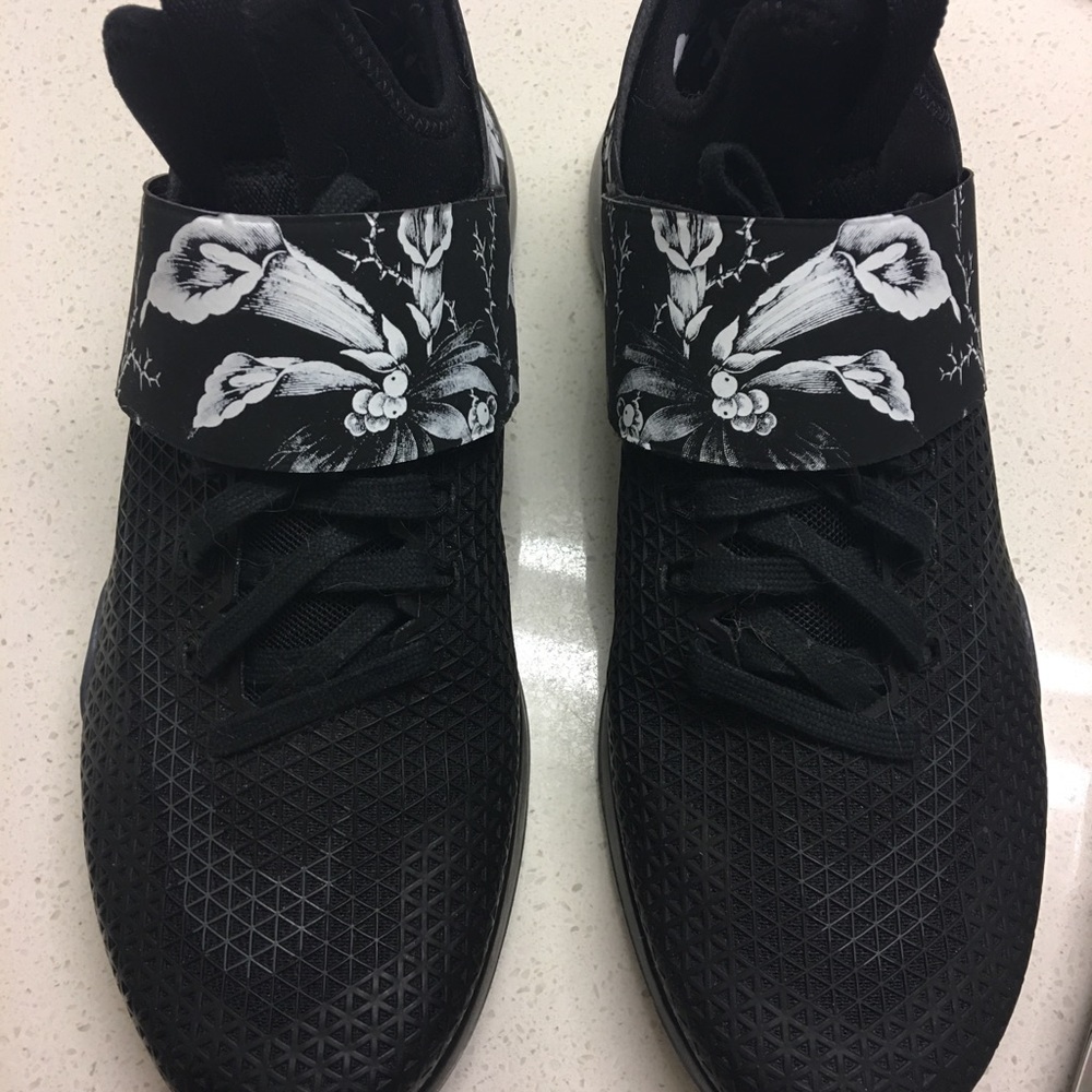 Nike zoom Rare floral New never worn